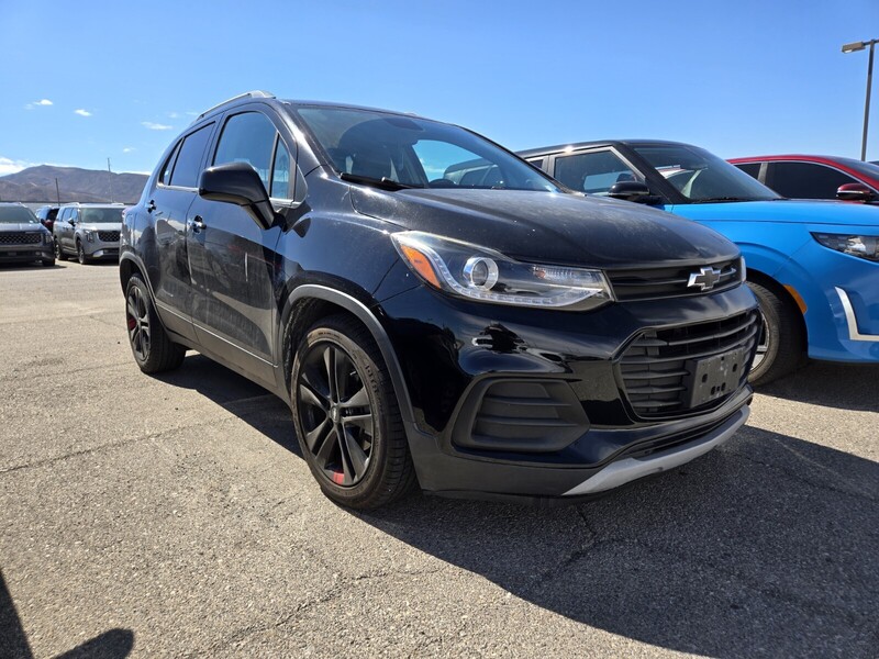 2019 Chevrolet Trax LT photo 2