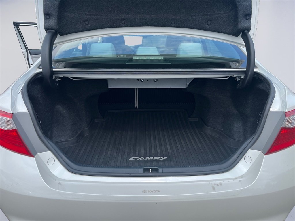 2017 Toyota Camry XLE photo 18