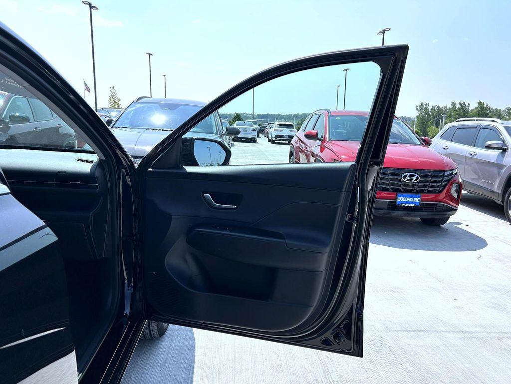 2025 Hyundai Kona Limited photo 17