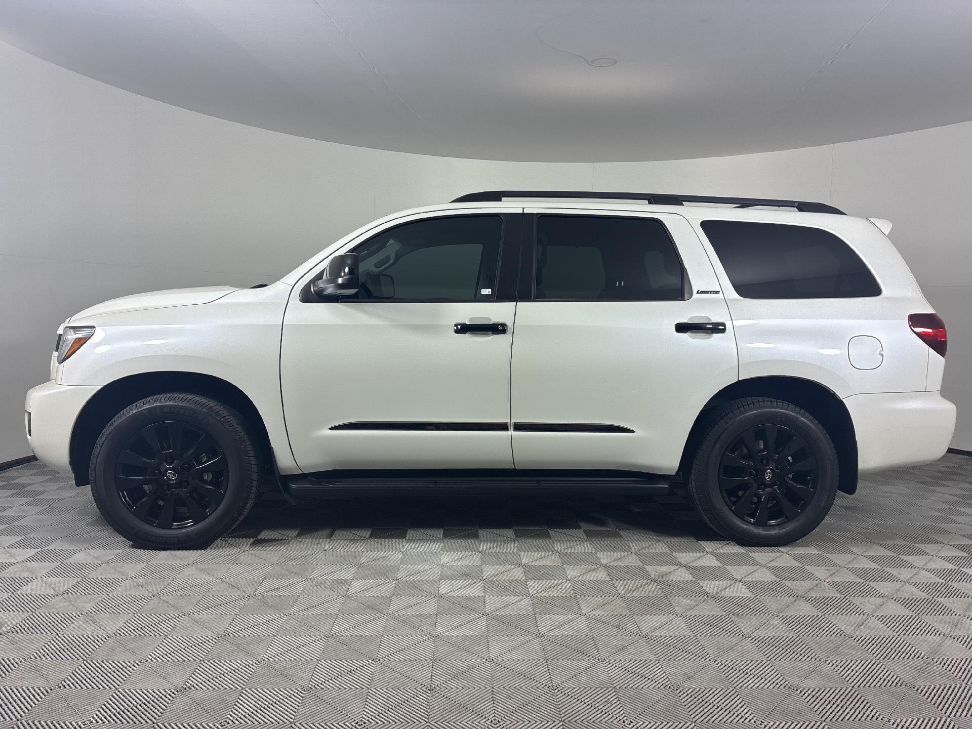 2021 Toyota Sequoia photo 2