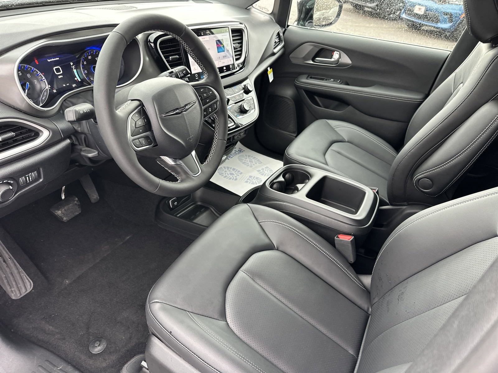 2025 Chrysler Voyager LX photo 10