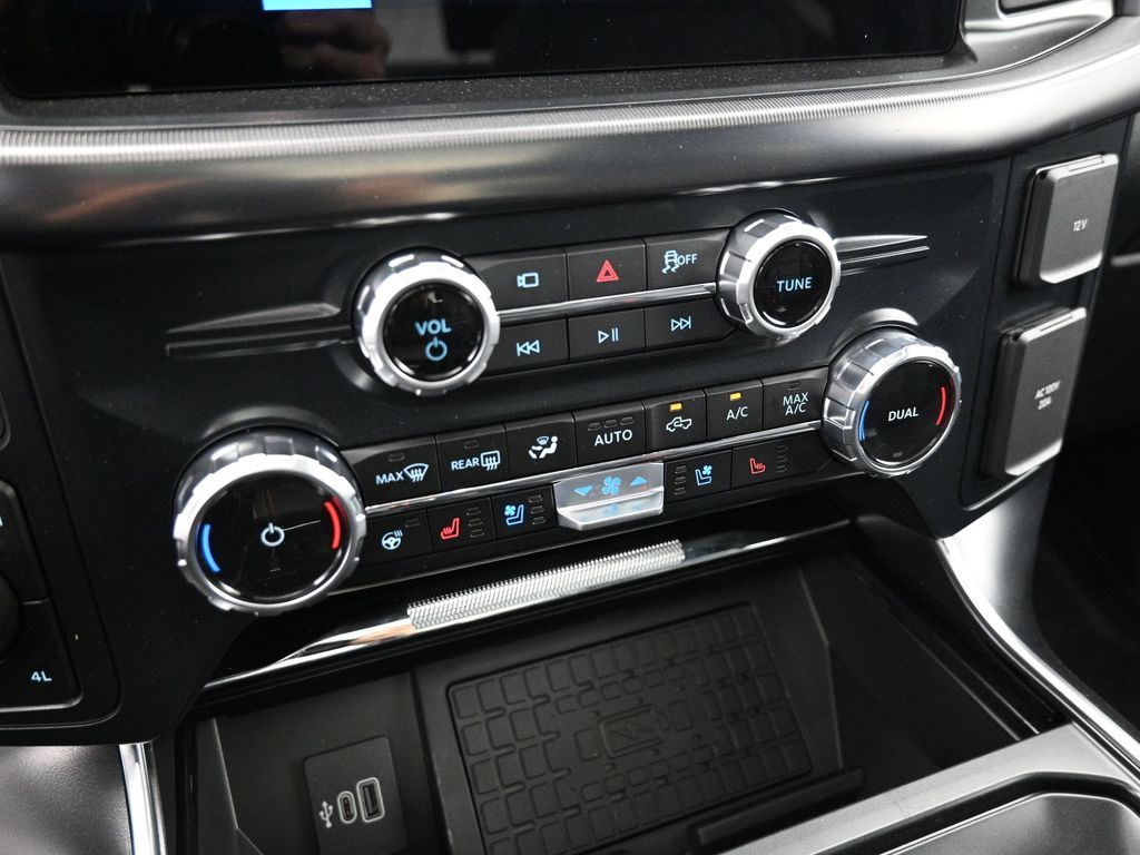 2025 Ford F-150 Raptor photo 13