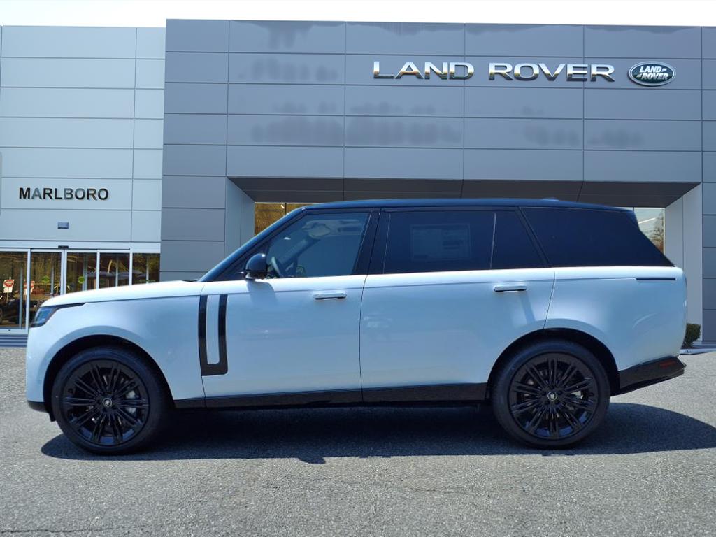 2025 Land Rover Range Rover SE photo 6