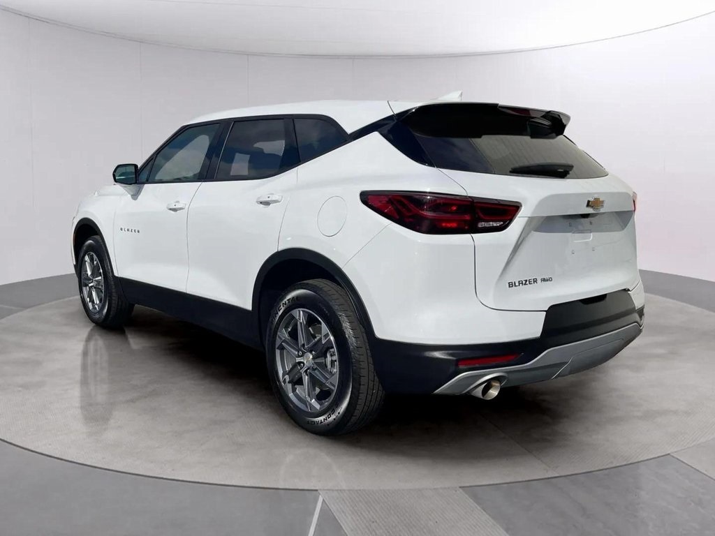 2025 Chevrolet Blazer 2LT photo 3