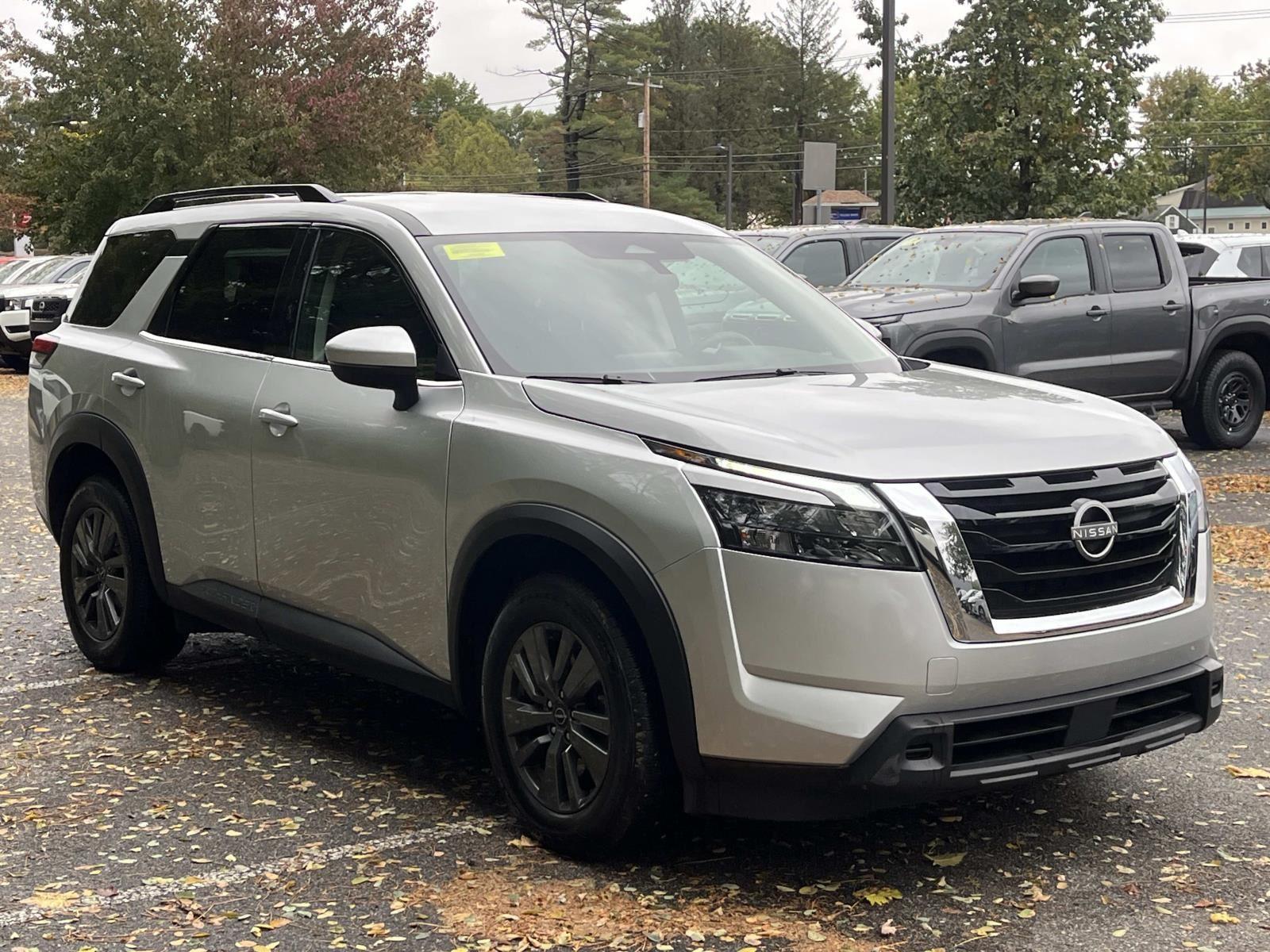 2024 Nissan Pathfinder SV photo 3