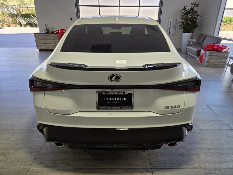 2023 Lexus IS 350 F SPORT photo 4