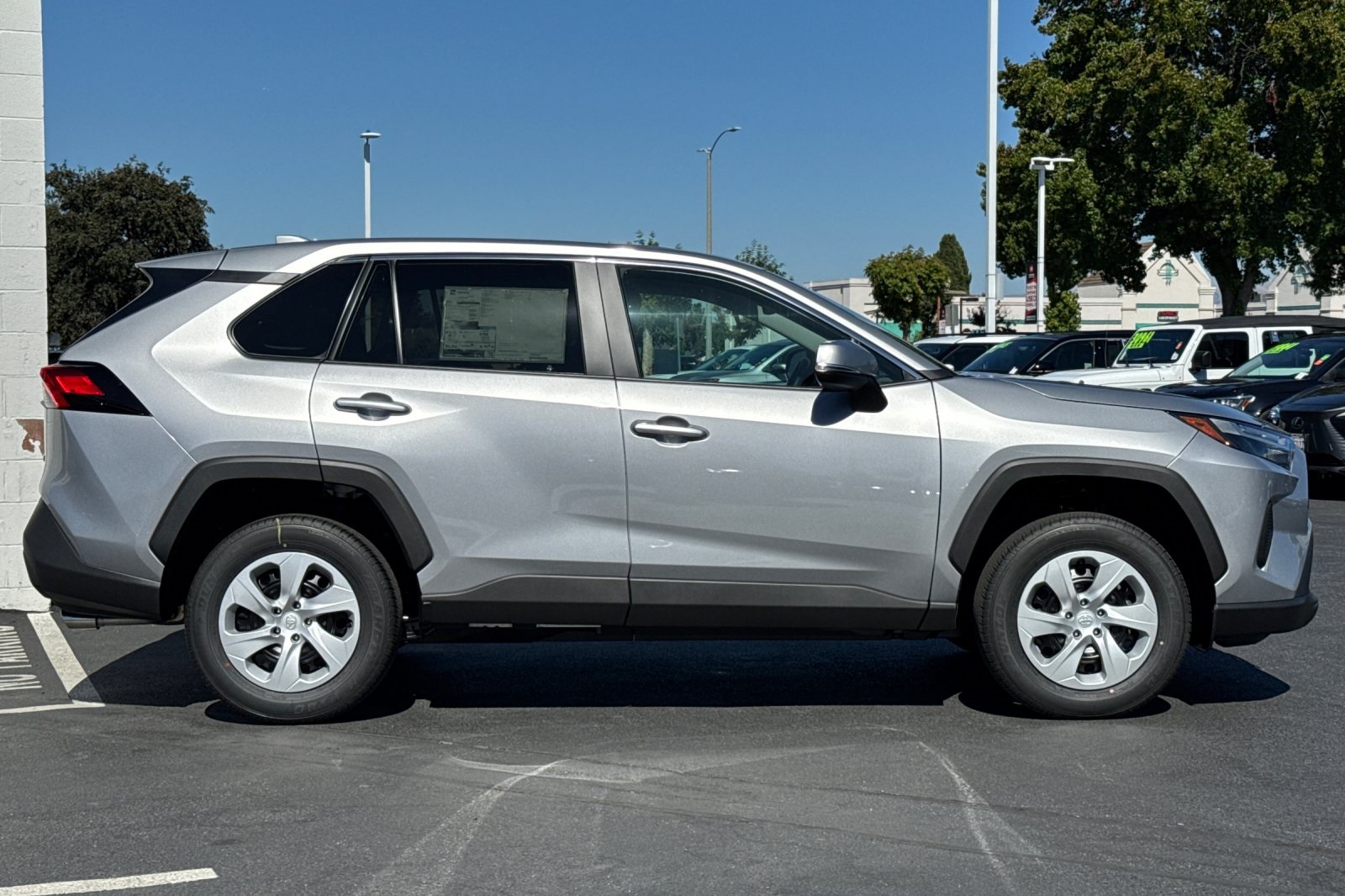 2025 Toyota RAV4 LE photo 5