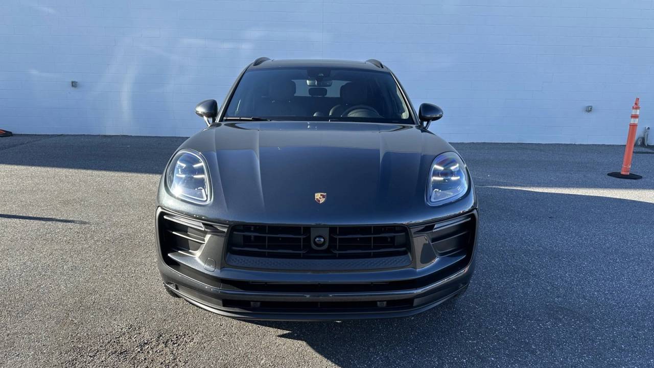 2025 Porsche Macan Base photo 3
