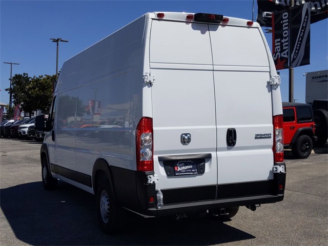 2026 Ram ProMaster 3500 photo 2