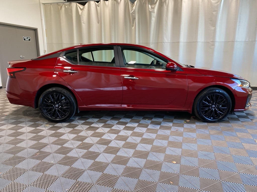 2025 Nissan Altima 2.5 SV photo 8