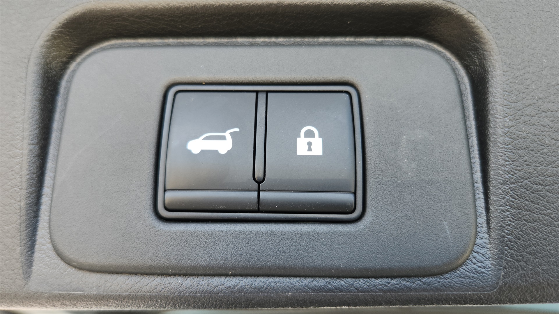 2025 Nissan Rogue SV photo 24