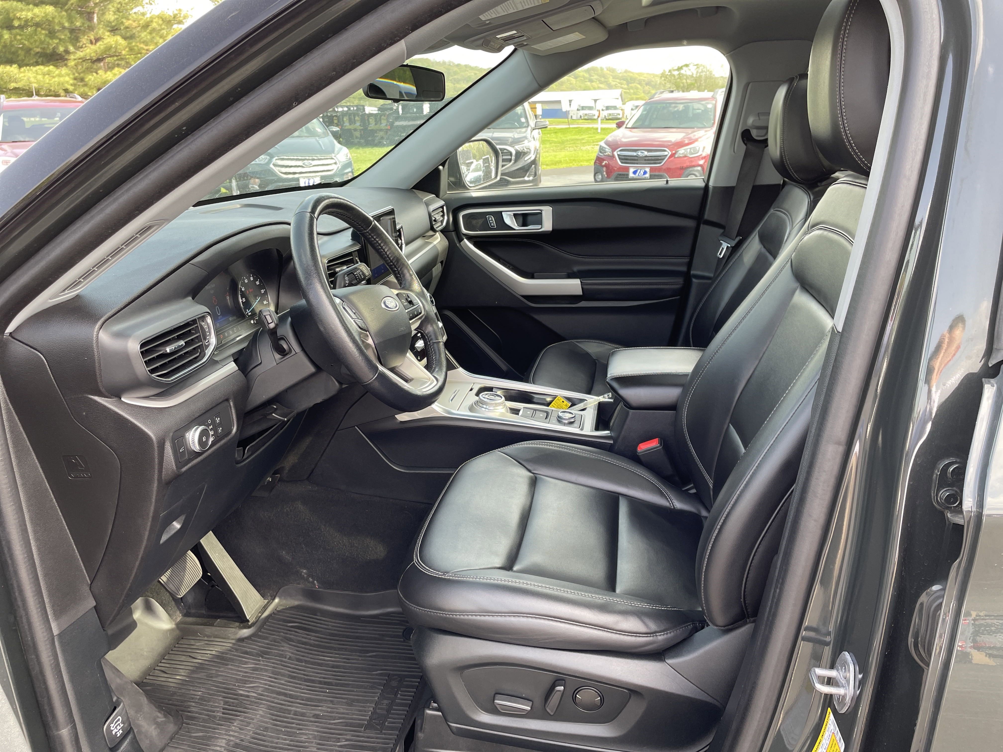 2022 Ford Explorer XLT photo 9
