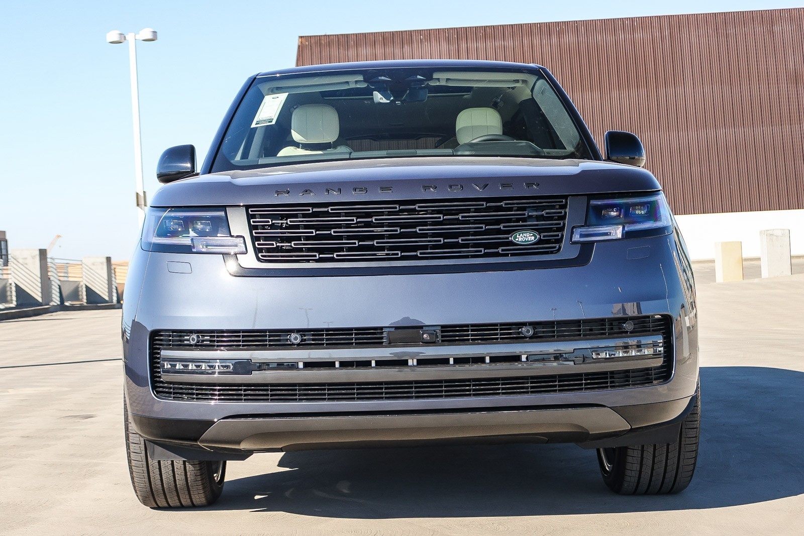 2025 Land Rover Range Rover SE photo 2