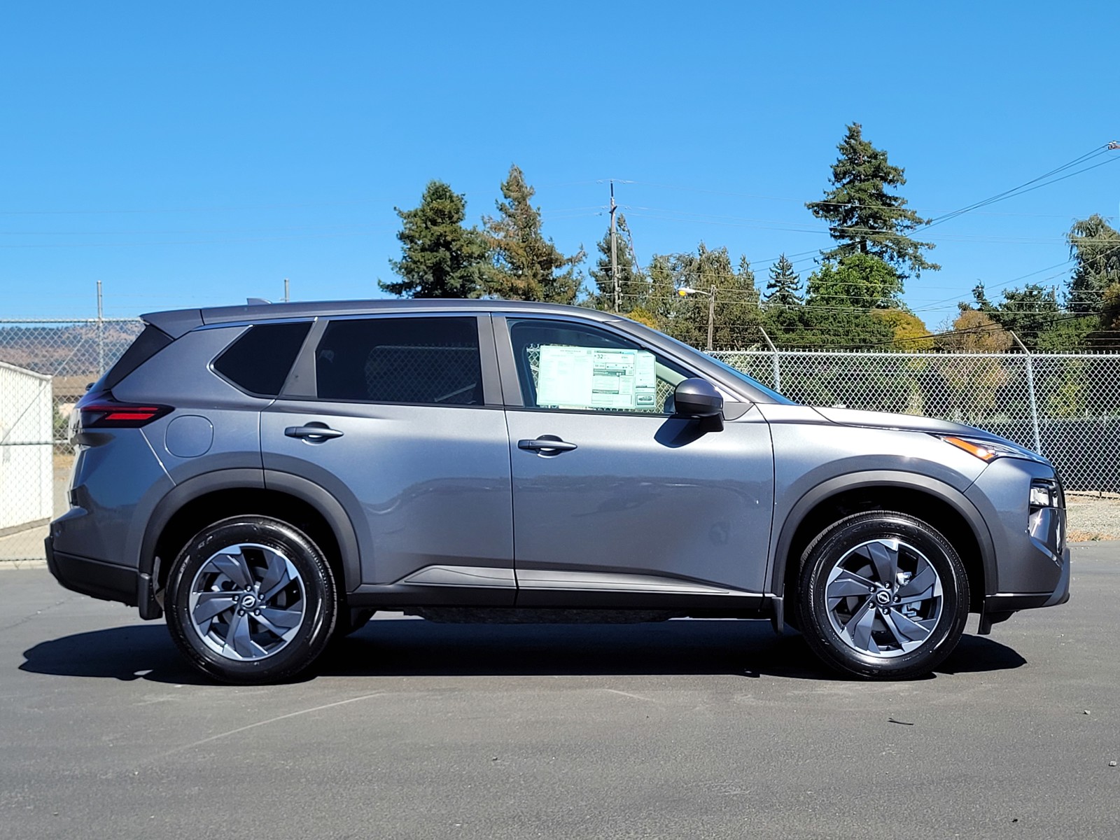 2026 Nissan Rogue SV photo 3