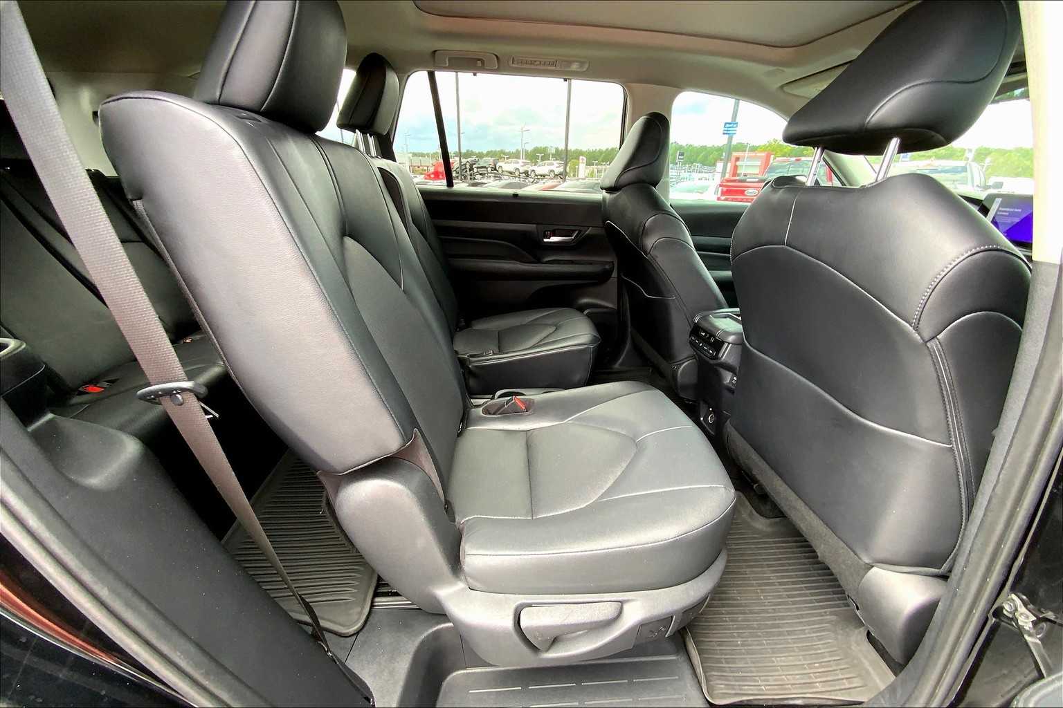 2024 Toyota Highlander Hybrid XLE photo 17
