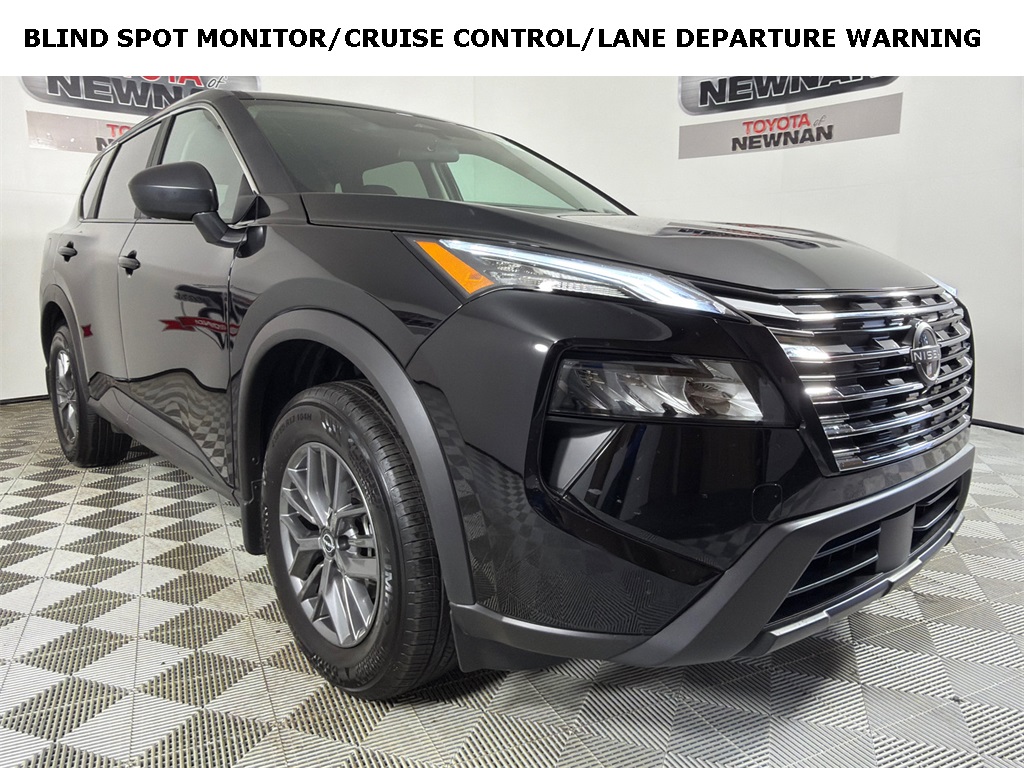 2025 Nissan Rogue S's photo