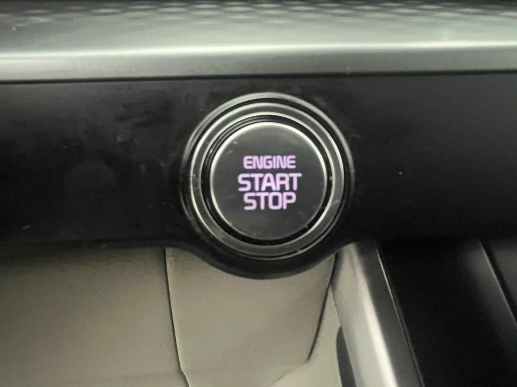 2024 Kia Carnival LX photo 2