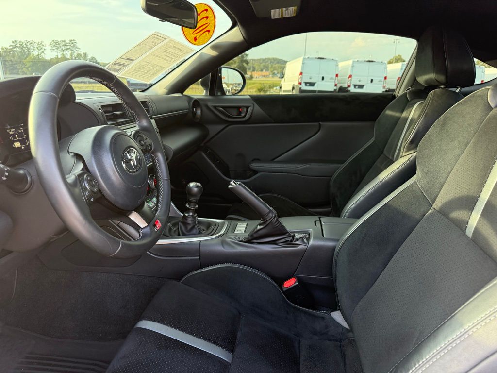 2023 Toyota GR86 Premium photo 9