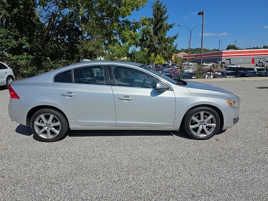 2016 Volvo S60 T5 Premier photo 2