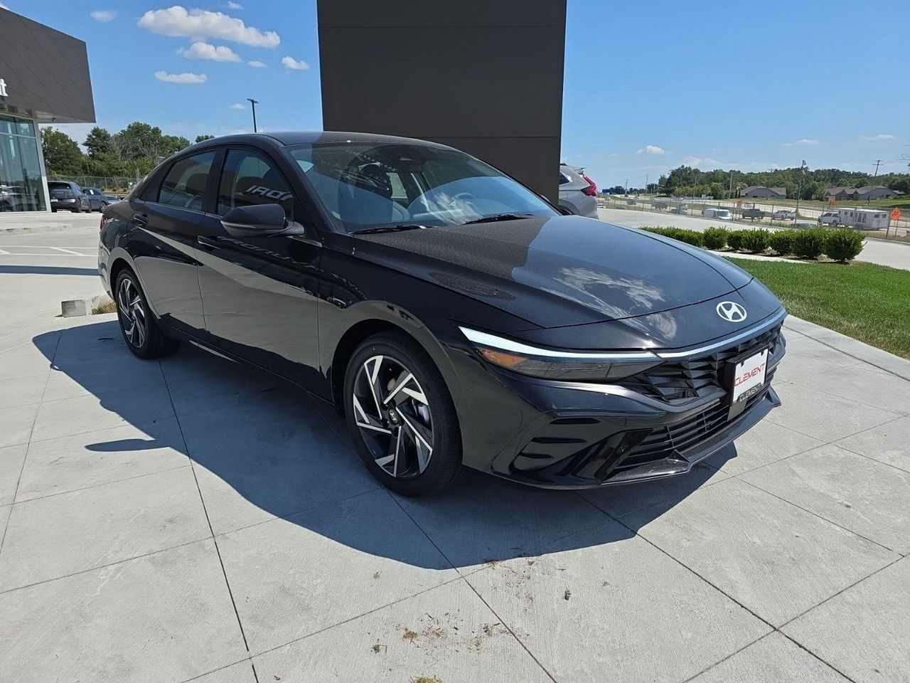 2025 Hyundai Elantra Limited photo 3