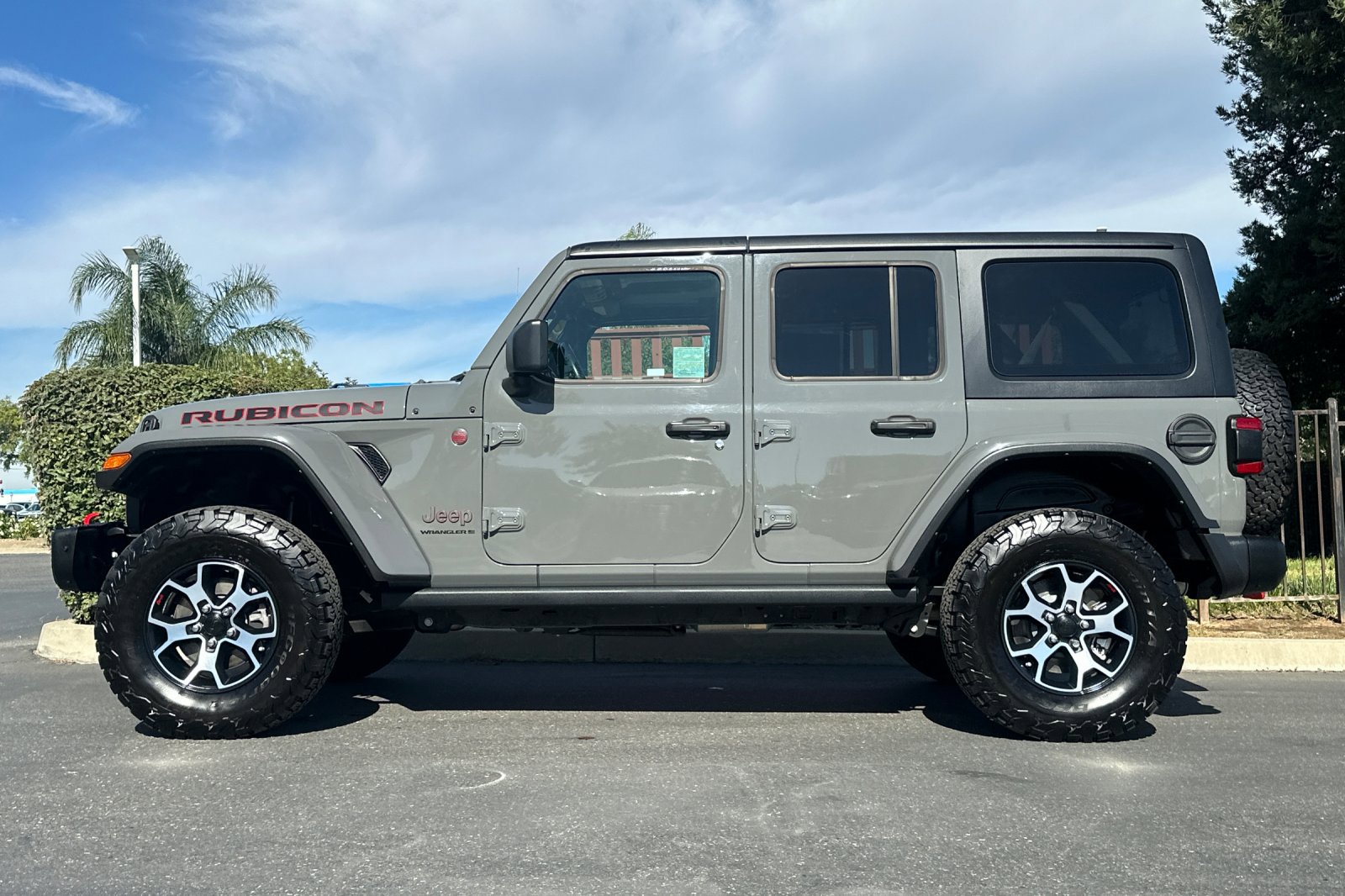 2023 Jeep Wrangler Rubicon photo 7