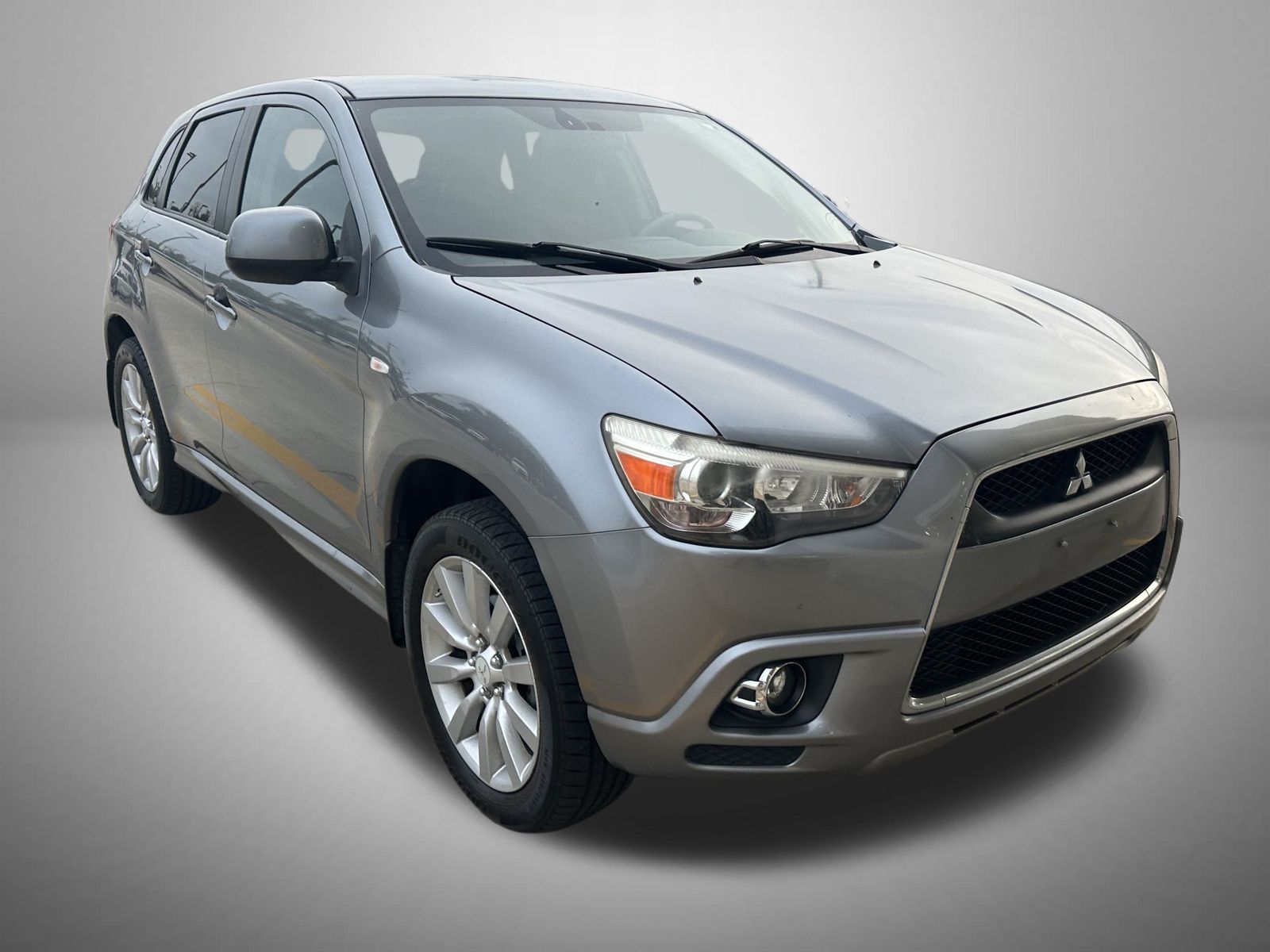 2011 Mitsubishi Outlander Sport SE photo 2