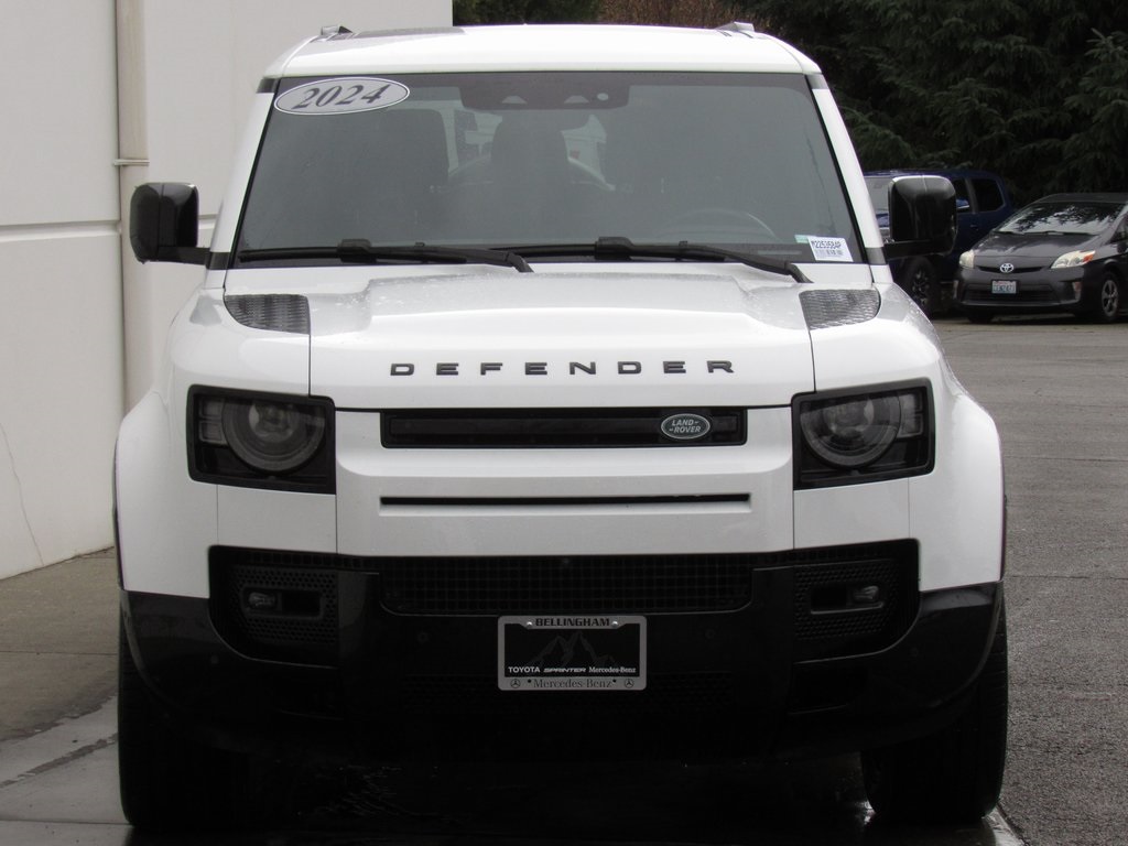 2024 Land Rover Defender 130 X-Dynamic SE photo 3