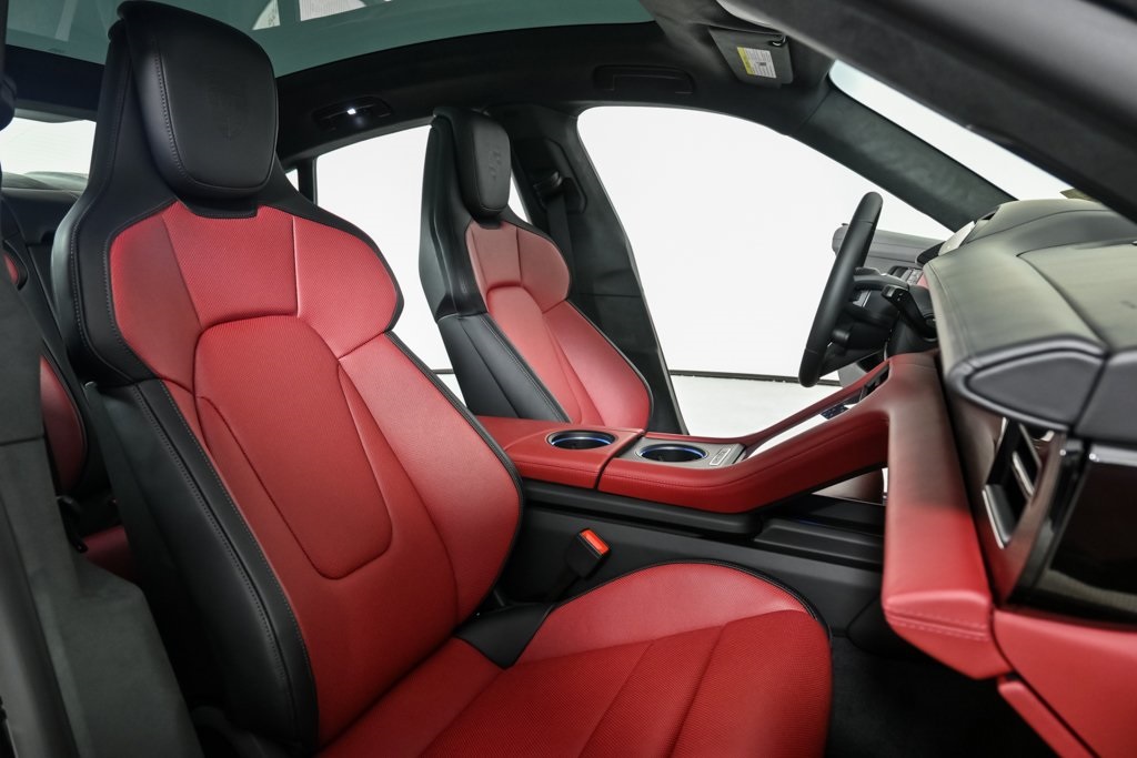 2025 Porsche Taycan GTS photo 24
