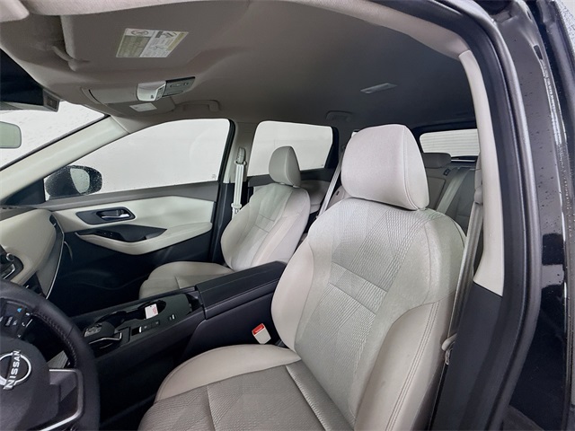 2025 Nissan Rogue SV photo 4