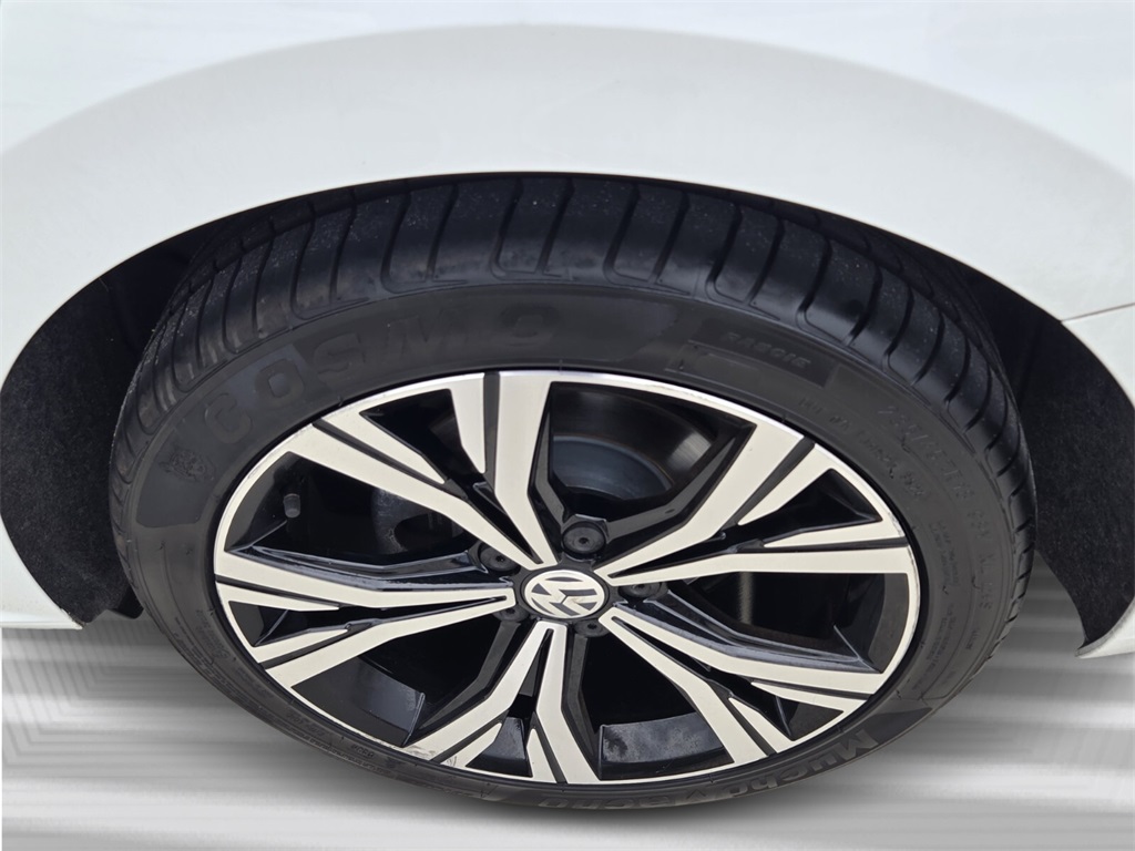 2022 Volkswagen Passat 2.0T SE photo 7