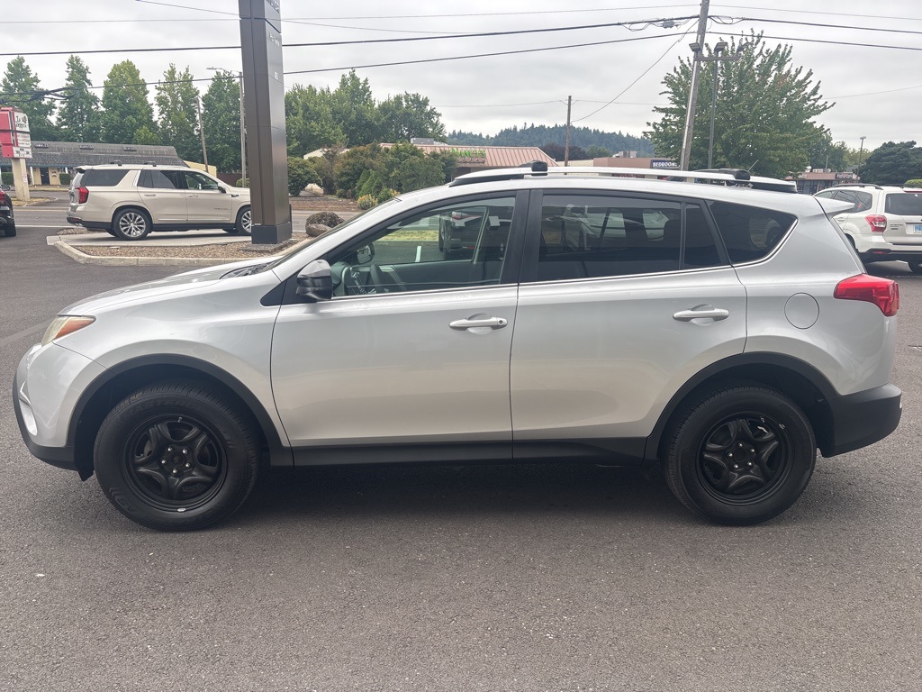 2015 Toyota RAV4 LE photo 2