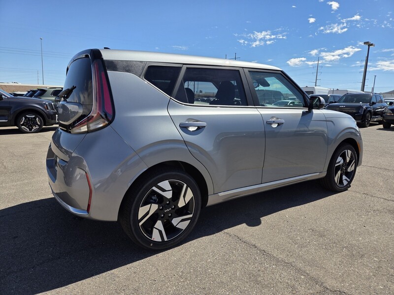 2025 Kia Soul GT-Line photo 3