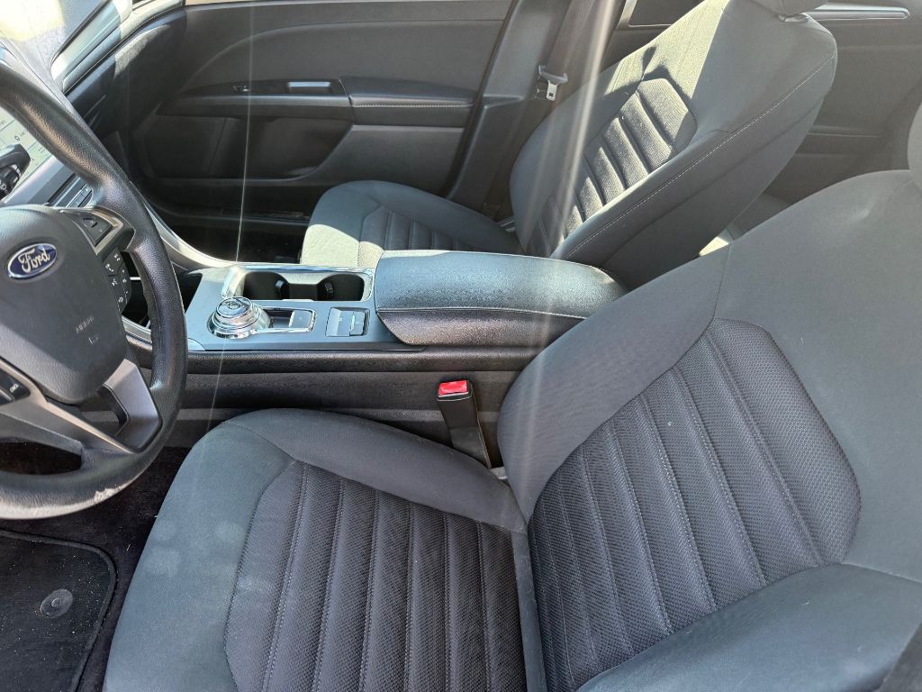 2017 Ford Fusion SE photo 6