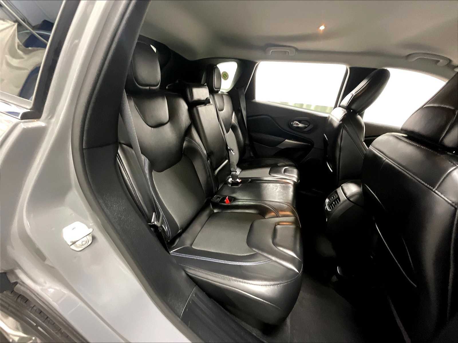2021 Jeep Cherokee Latitude photo 16
