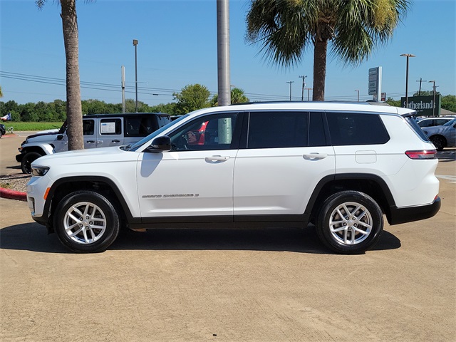 2023 Jeep Grand Cherokee Laredo photo 2