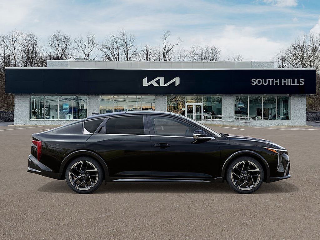 2025 Kia K4 GT-Line photo 5