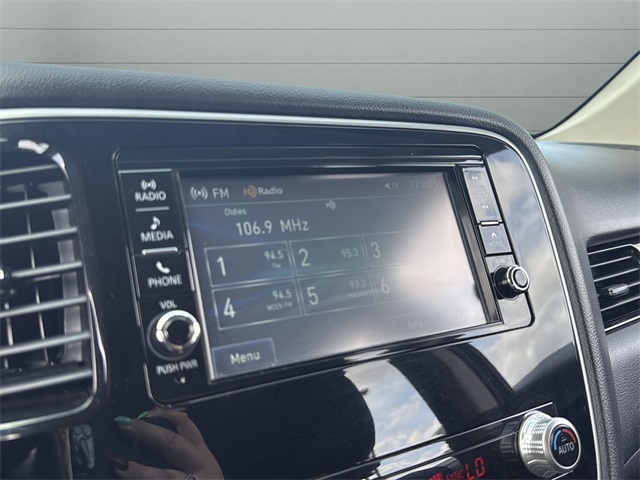 2020 Mitsubishi Outlander ES photo 13