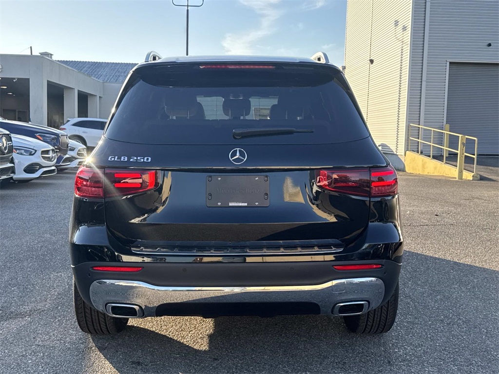 2026 Mercedes Benz GLB 250 photo 3