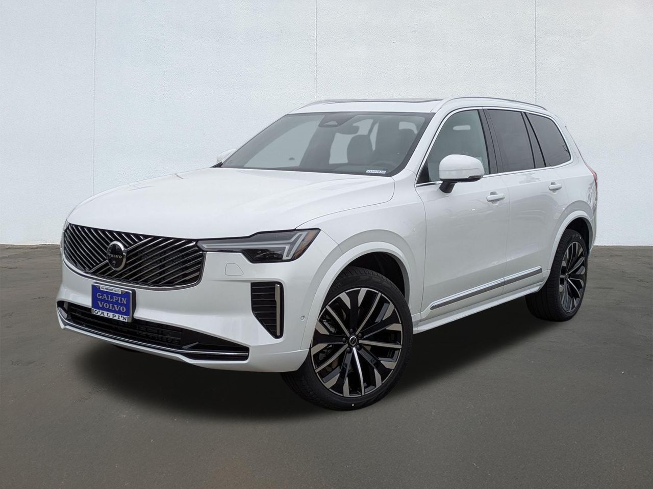 2026 Volvo XC90 Plus's photo