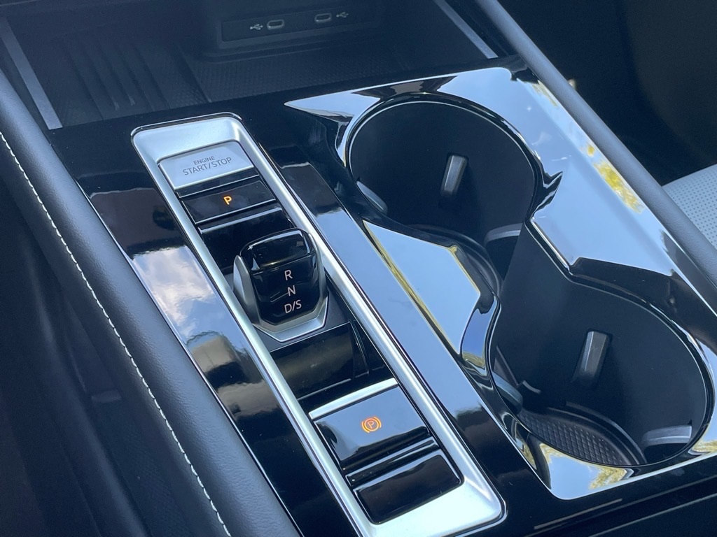 2026 Volkswagen Atlas Cross Sport SEL R-Line photo 11