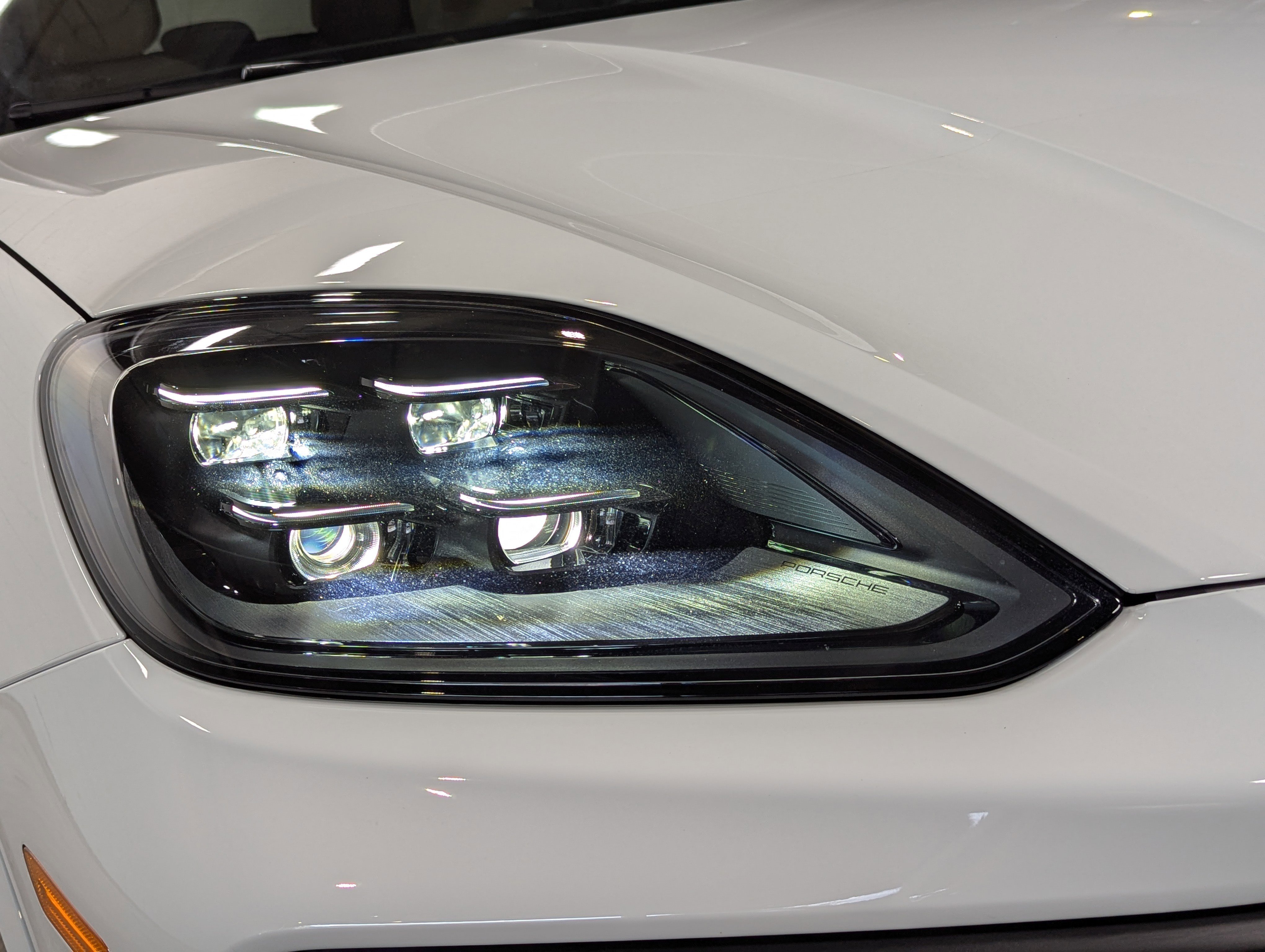 2025 Porsche Cayenne S E-Hybrid photo 2