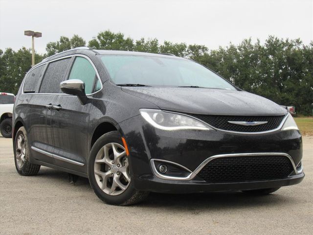 2018 Chrysler Pacifica Limited's photo