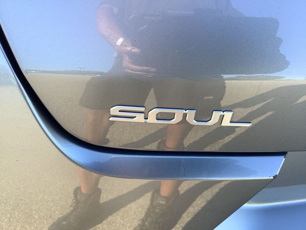 2024 Kia Soul LX photo 9