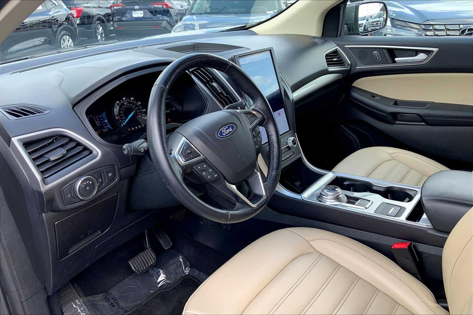 2023 Ford Edge SEL photo 17