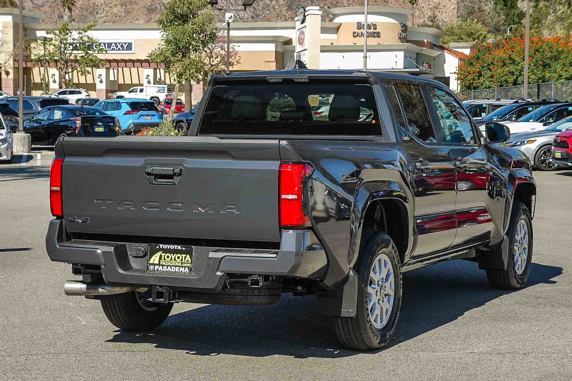 2025 Toyota Tacoma SR5 4x4 photo 4