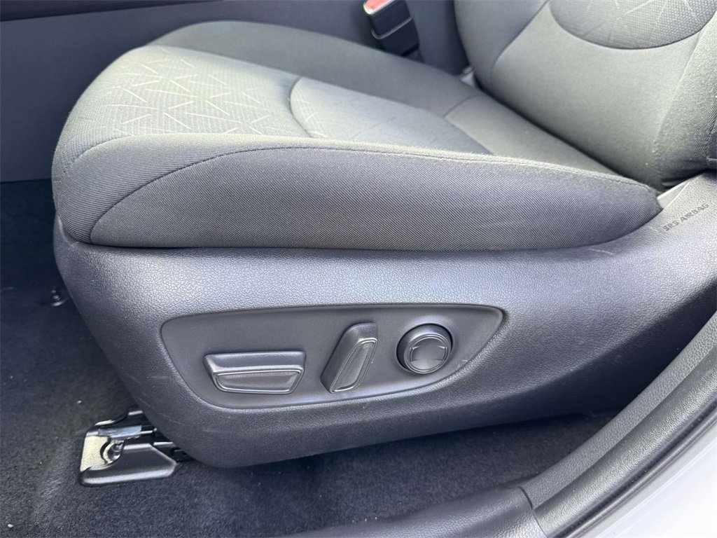 2024 Toyota RAV4 Hybrid XLE photo 15