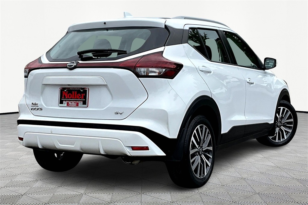 2023 Nissan Kicks SV photo 2
