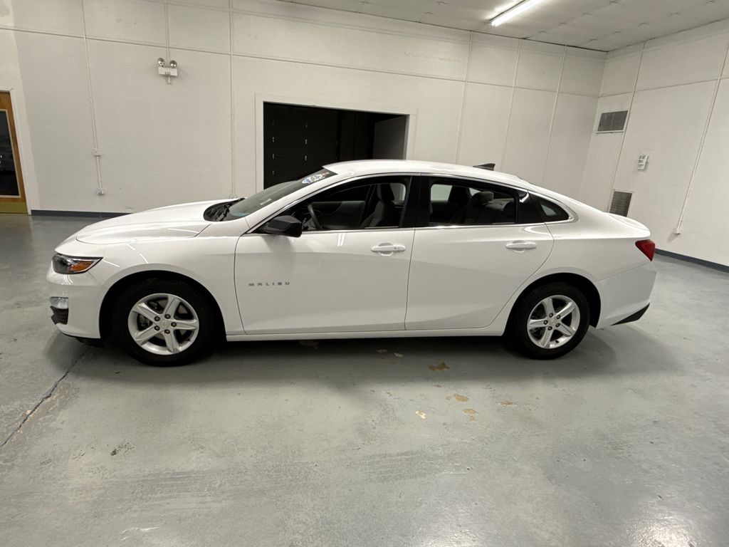 2023 Chevrolet Malibu LS photo 4