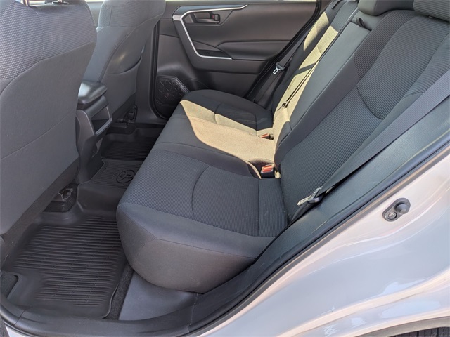 2021 Toyota RAV4 LE photo 21
