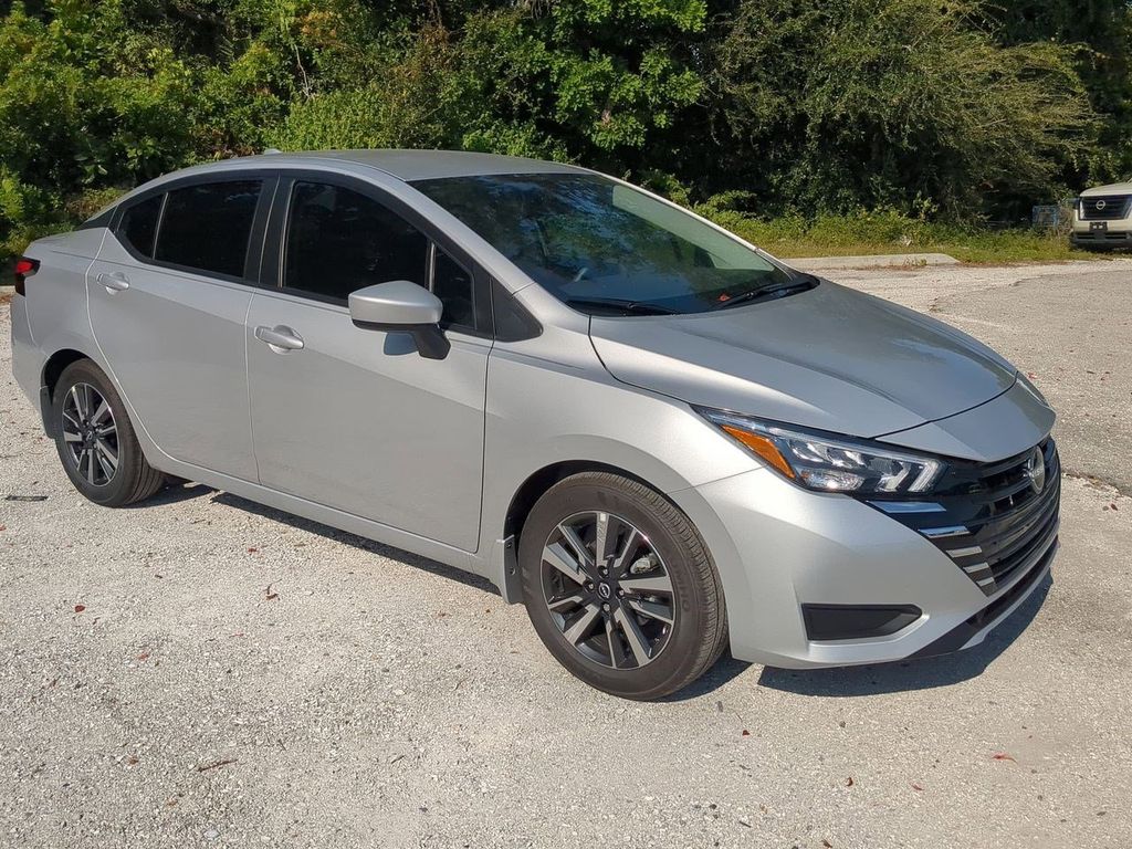 2025 Nissan Versa 1.6 SV photo 2